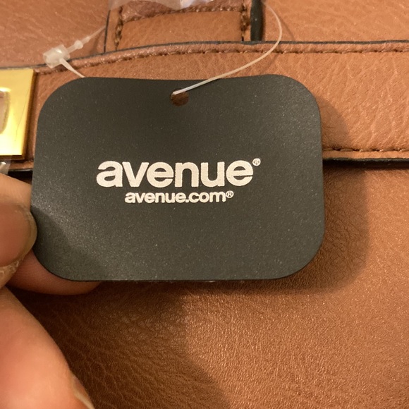 Faux leather brown lock satchel - Picture 4 of 10